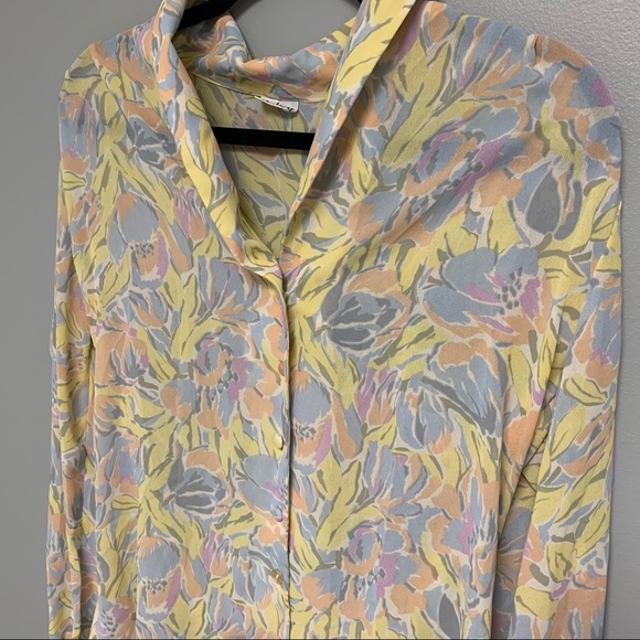 Vintage 1970s Pastel Floral Women’s Button Down - Picture 2 of 9